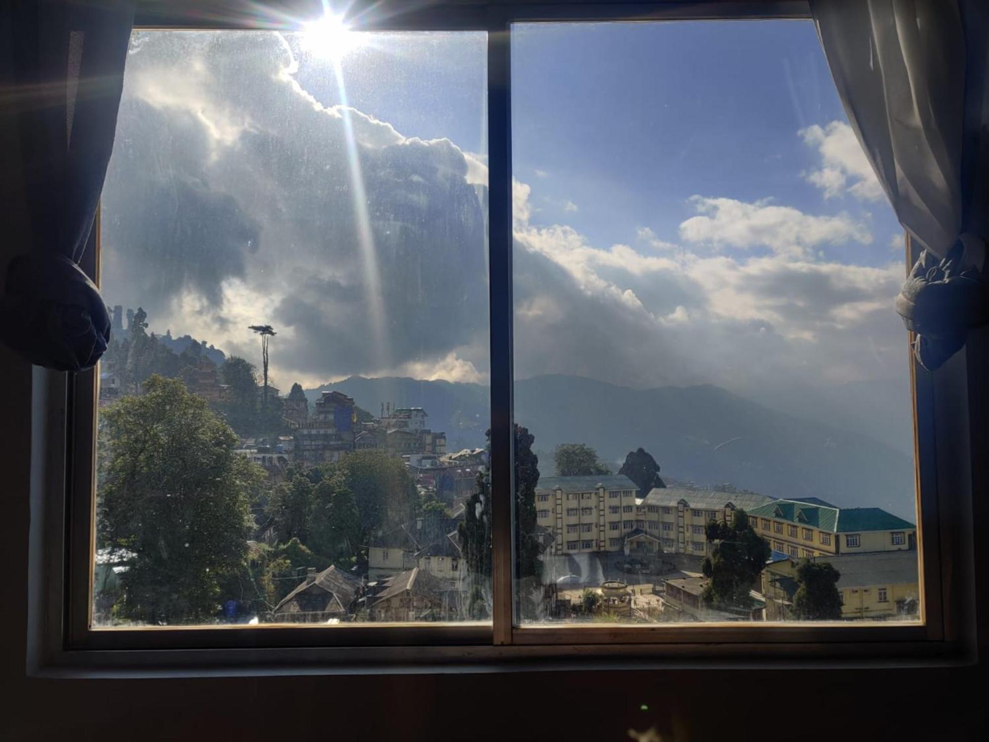 Hotel Pitstop Darjeeling - Excellent Service Recommended & Couple Friendly Eksteriør billede