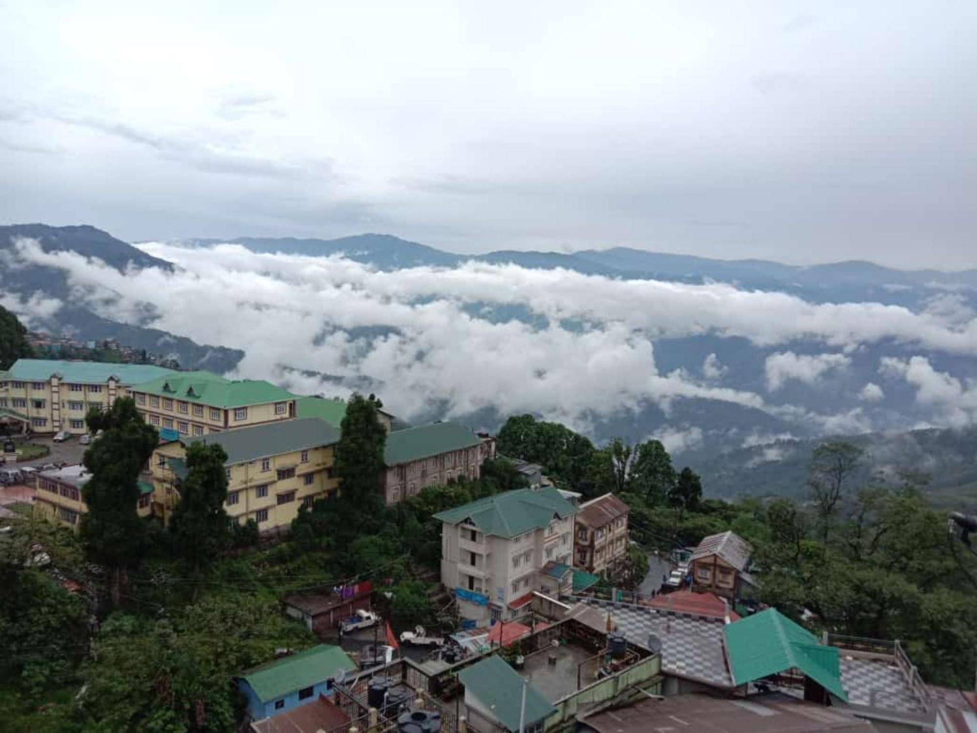 Hotel Pitstop Darjeeling - Excellent Service Recommended & Couple Friendly Eksteriør billede